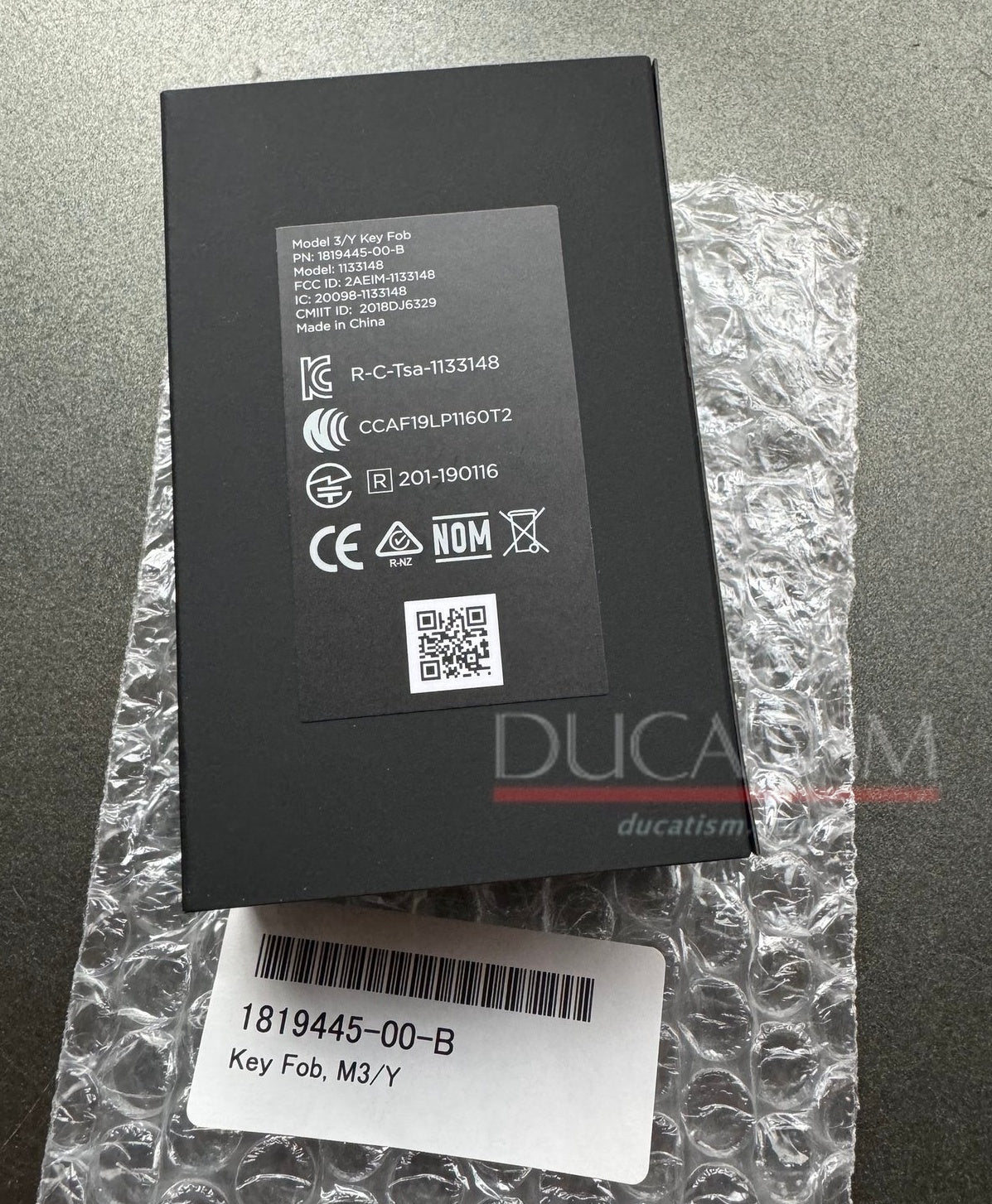 In Stock TESLA Model 3 Model Y Key Fob New Tesla Genuine Product MODEL 3 / Y Key Fob New Type Passive Entry Compatible