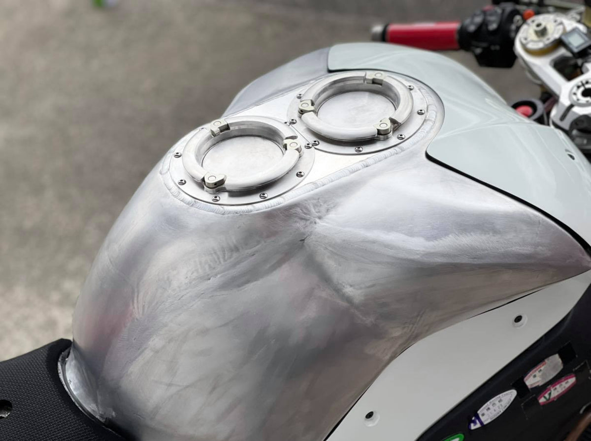 アルミタンク DUCATI Panigale V4 用レーシング 8耐22Lタンク One or eight by Shiroyama 001 (Beater)