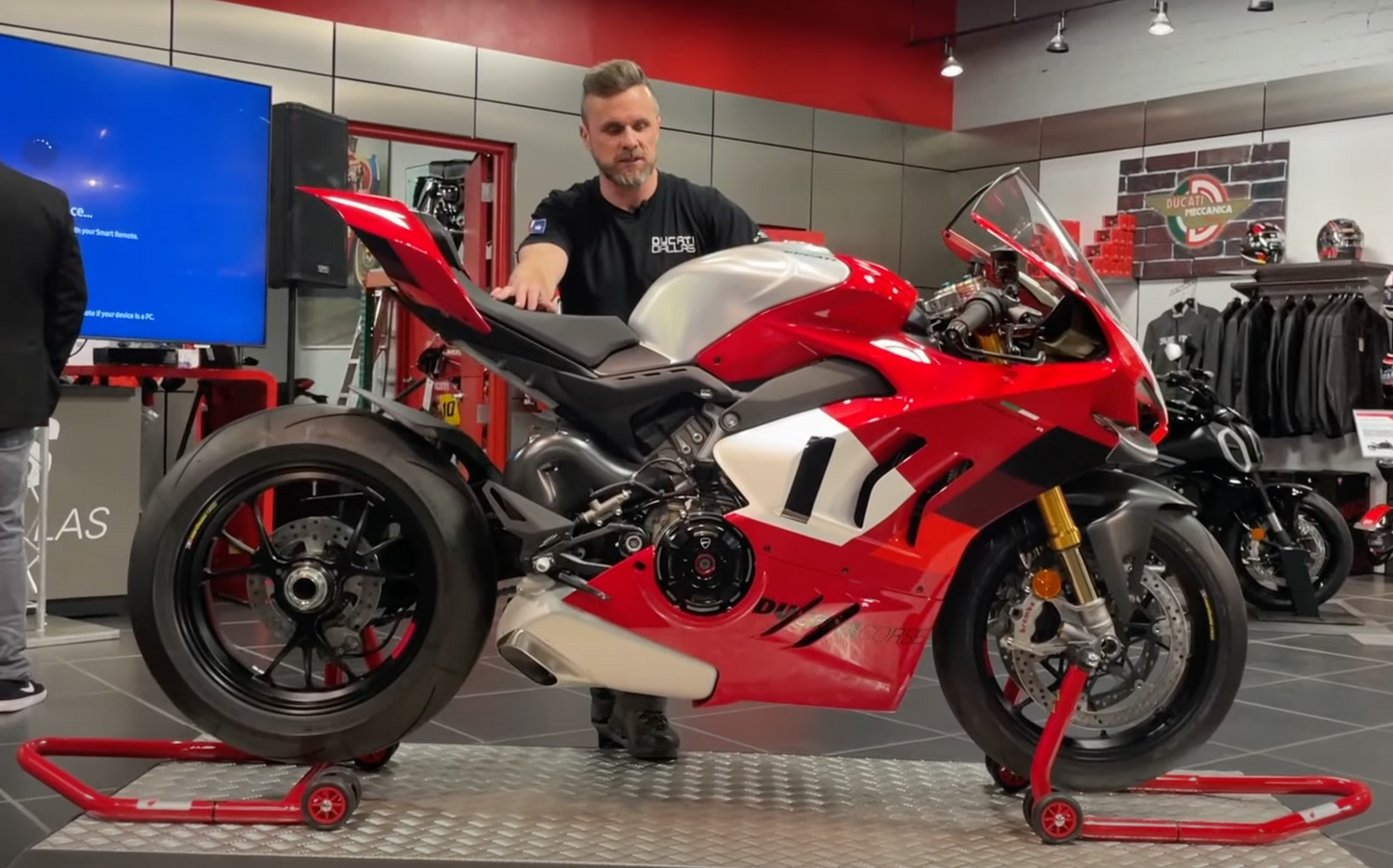 DUCATI PanigaleV4/1299/1199/Diavel/1098/996/998 Ducati Genuine Front Box Stand Ducati Panigale 97080131AA