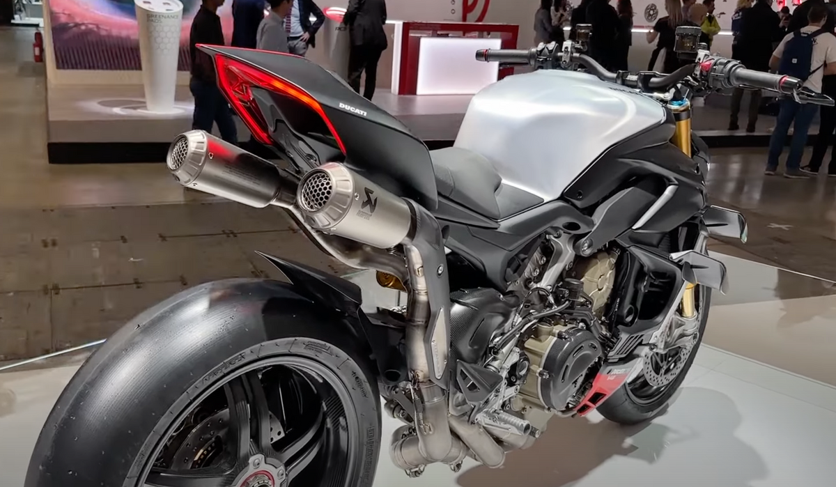 stock in Italy DUCATI Street Fighter V4/V4SP2 Titanium Full Exhaust Akrapovic StreetFighterV4 Akrapovic 96482251AA Ducati DP Genuine