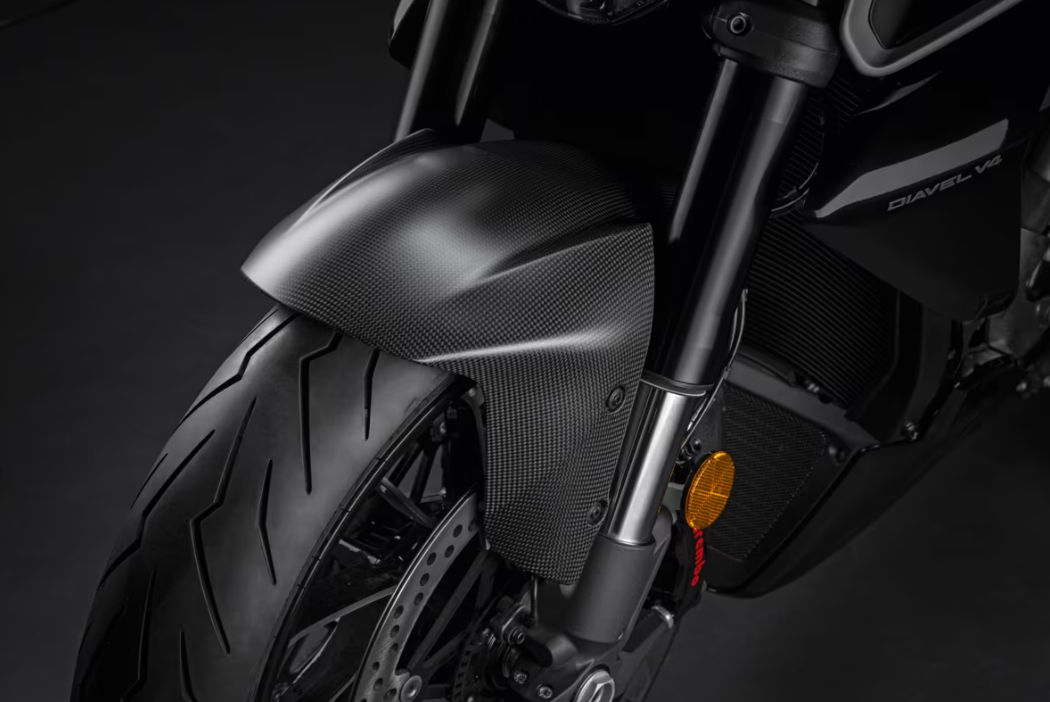 DUCATI Diavel V4 カーボン製フロントマッドガード 96981562AA ドゥカティ ディアベルV4