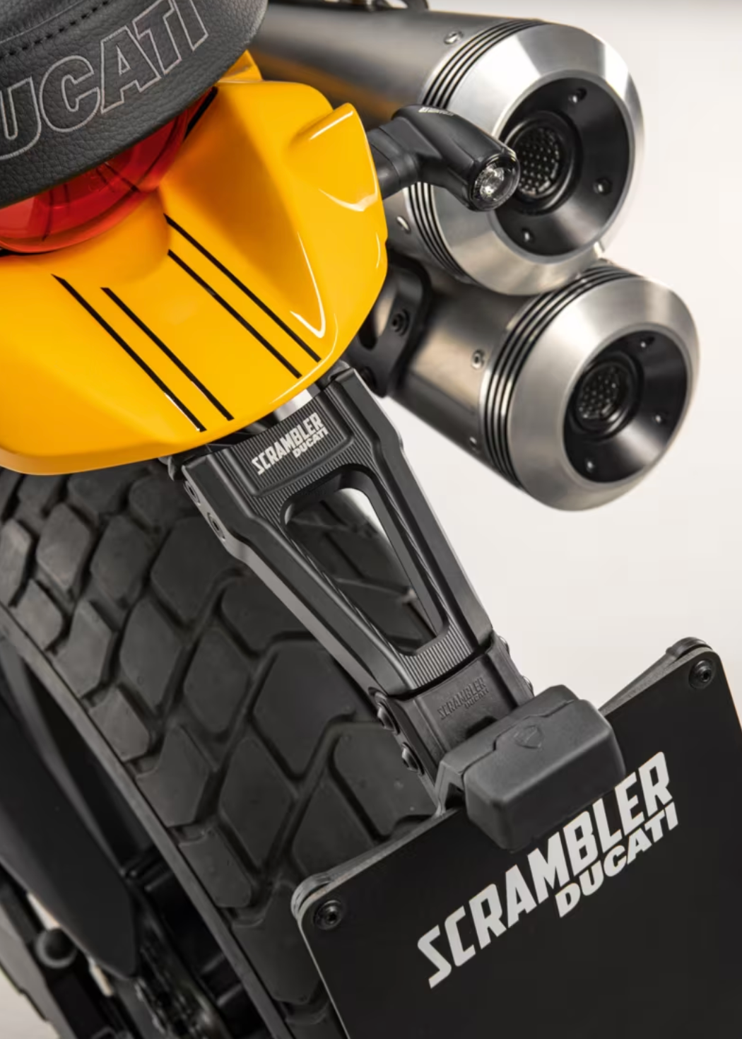 DUCATI 2018-2023 スクランブラー 1100 ナンバープレートホルダー ドゥカティ Scrambler 97380931B DP純正