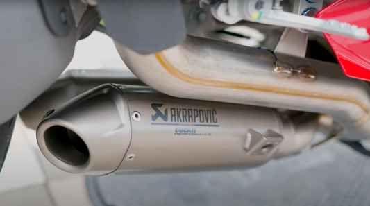 イタリア在庫あり 2025 DUCATI パニガーレ V4 レーシングサイレンサー アクラポヴィッチ PanigaleV4 Akrapovic 96482341AA DP純正