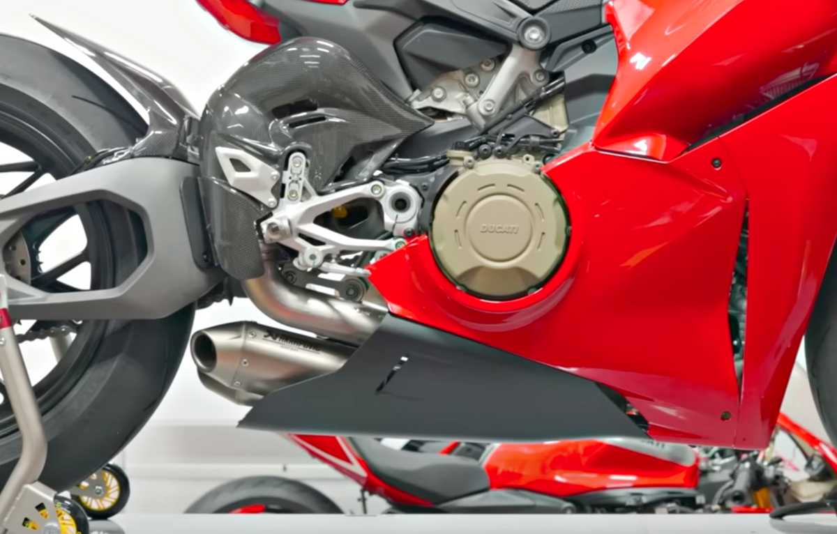 イタリア在庫あり 2025-2026 DUCATI パニガーレ V4 レーシングサイレンサー アクラポヴィッチ PanigaleV4 Akrapovic 96482341AA DP純正
