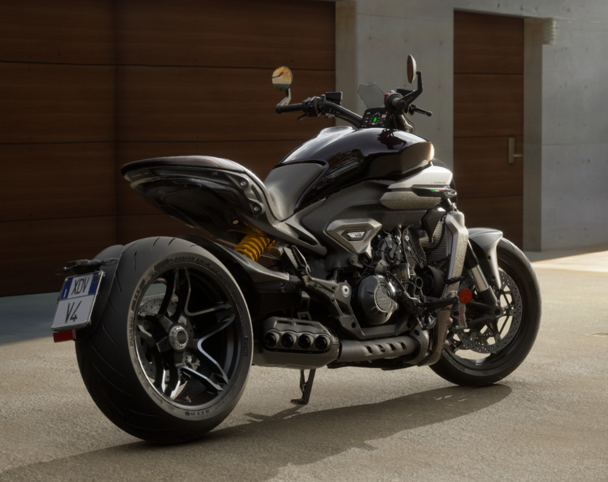 DUCATI 2026 XDiavel V4 レーシングコンプリートエキゾースト 96482171BA ドゥカティ XディアベルV4 Akrapovic フルエキ サイレンサー