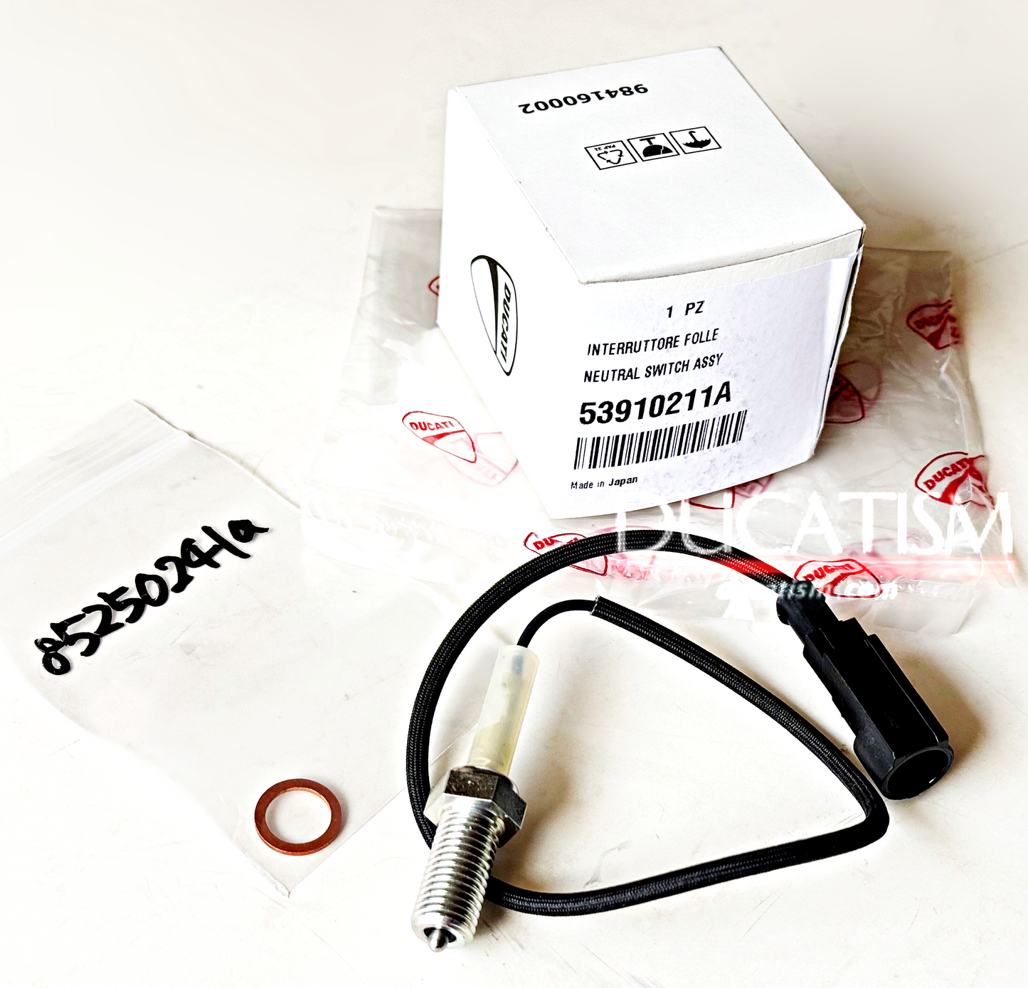 In stock DUCATI Genuine Neutral Switch 53910211A + Genuine Copper Gasket Ring Included 998 748/999/749 1000SS M1000 M800 MH900e