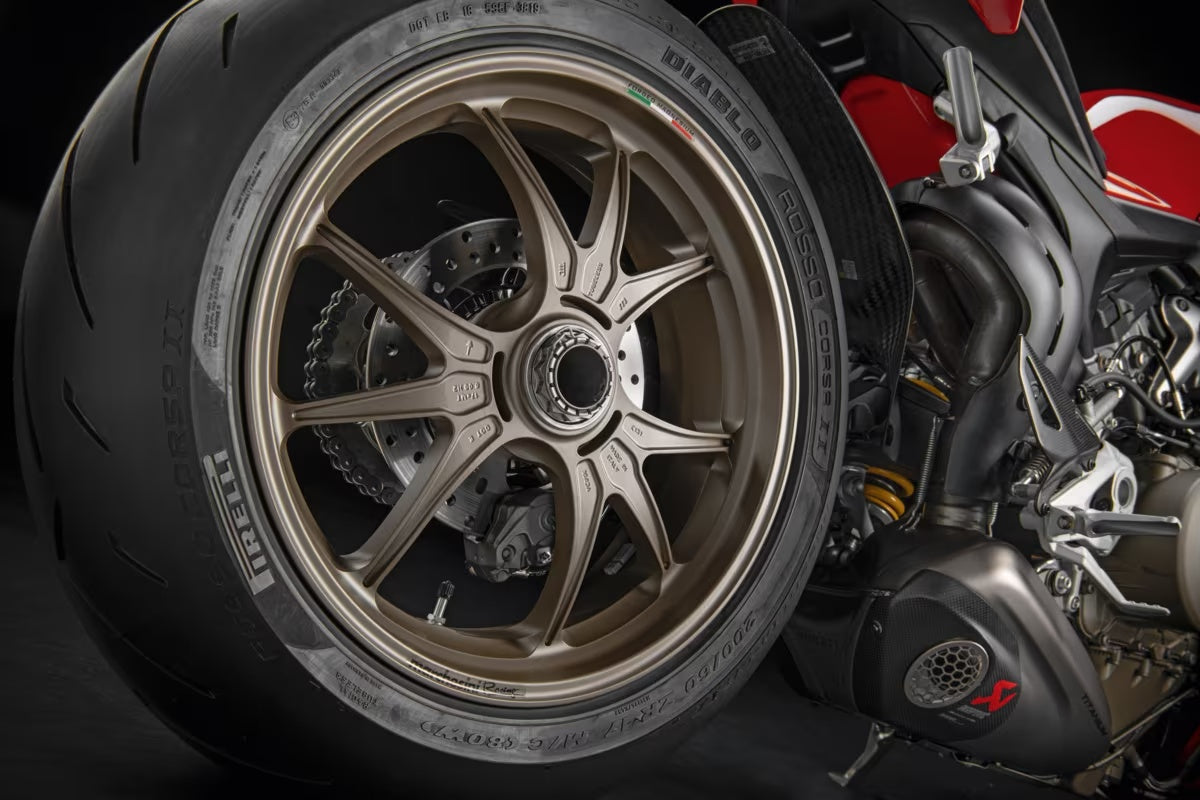 Italy in stock DUCATI PanigaleV4 forged magnesium wheel set Marchesini M9RS Panigale 96380101A DP genuine product