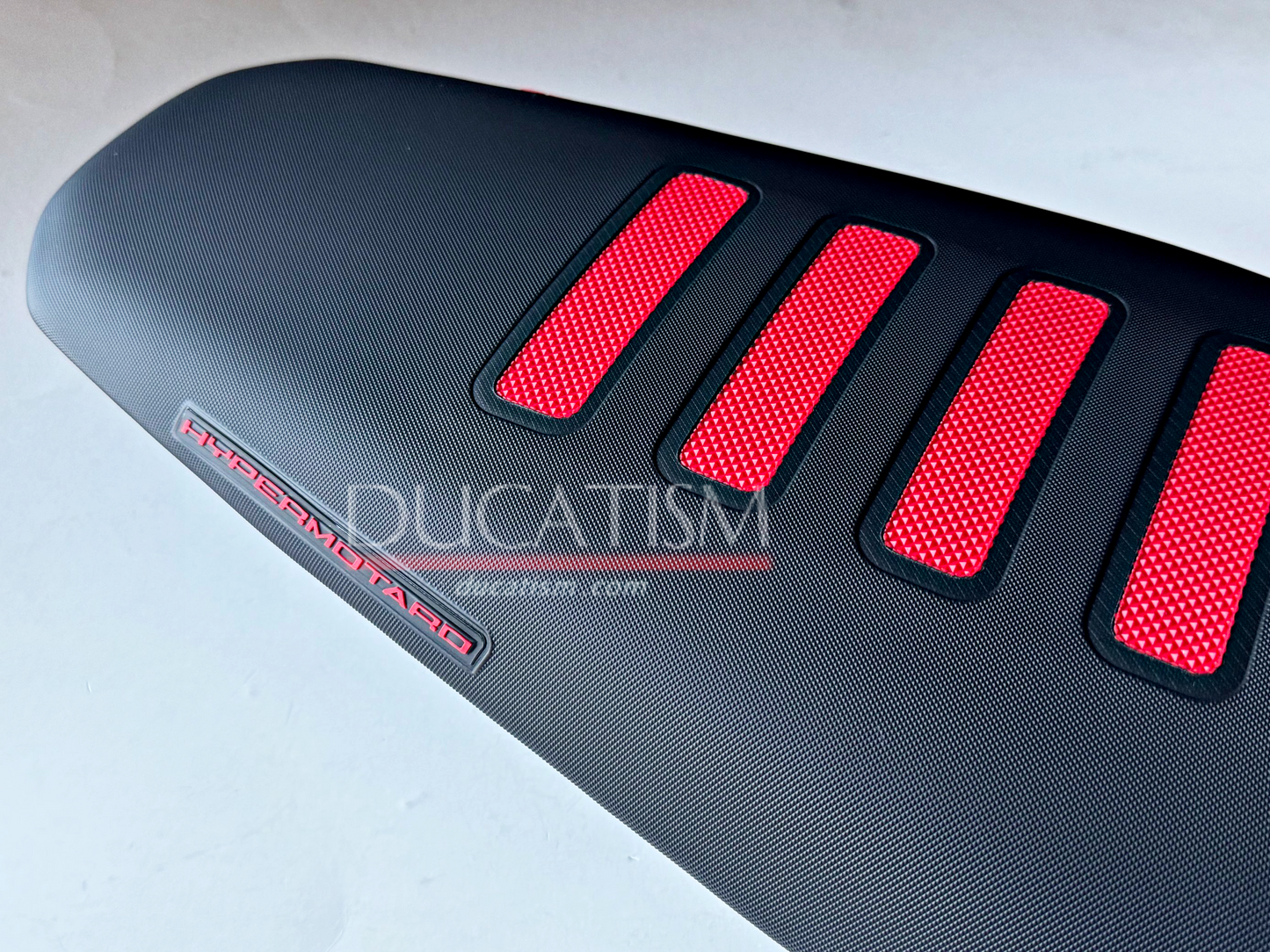 在庫あり DUCATI HyperMotard698 MONO 2024-2025 レーシングシート ドゥカティ ハイパーモタード 698 96881491AA DP純正