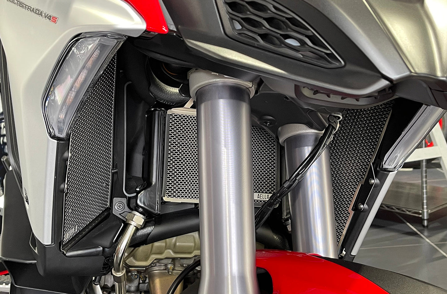 国内在庫あり アエラ AE-56139 ラジエター&オイルクーラープロテクターセット DUCATI MultistradaV4 ムルティストラーダV4 ドゥカティ AELLA