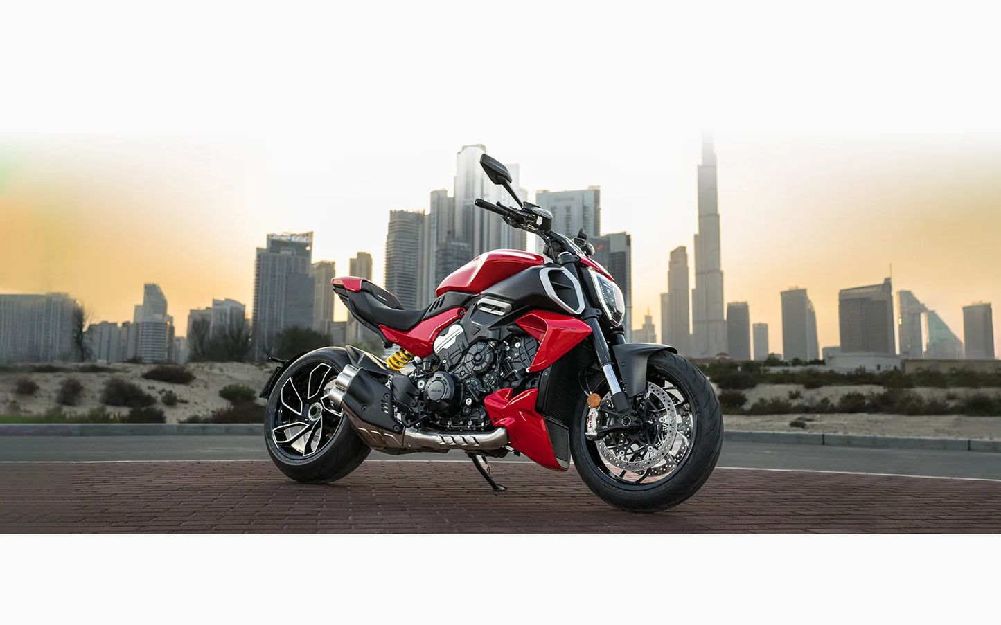 あすつく DUCATI Diavel V4 フューエルタンク用プロテクター 97480351AA ドゥカティ ディアベルV4 DP純正