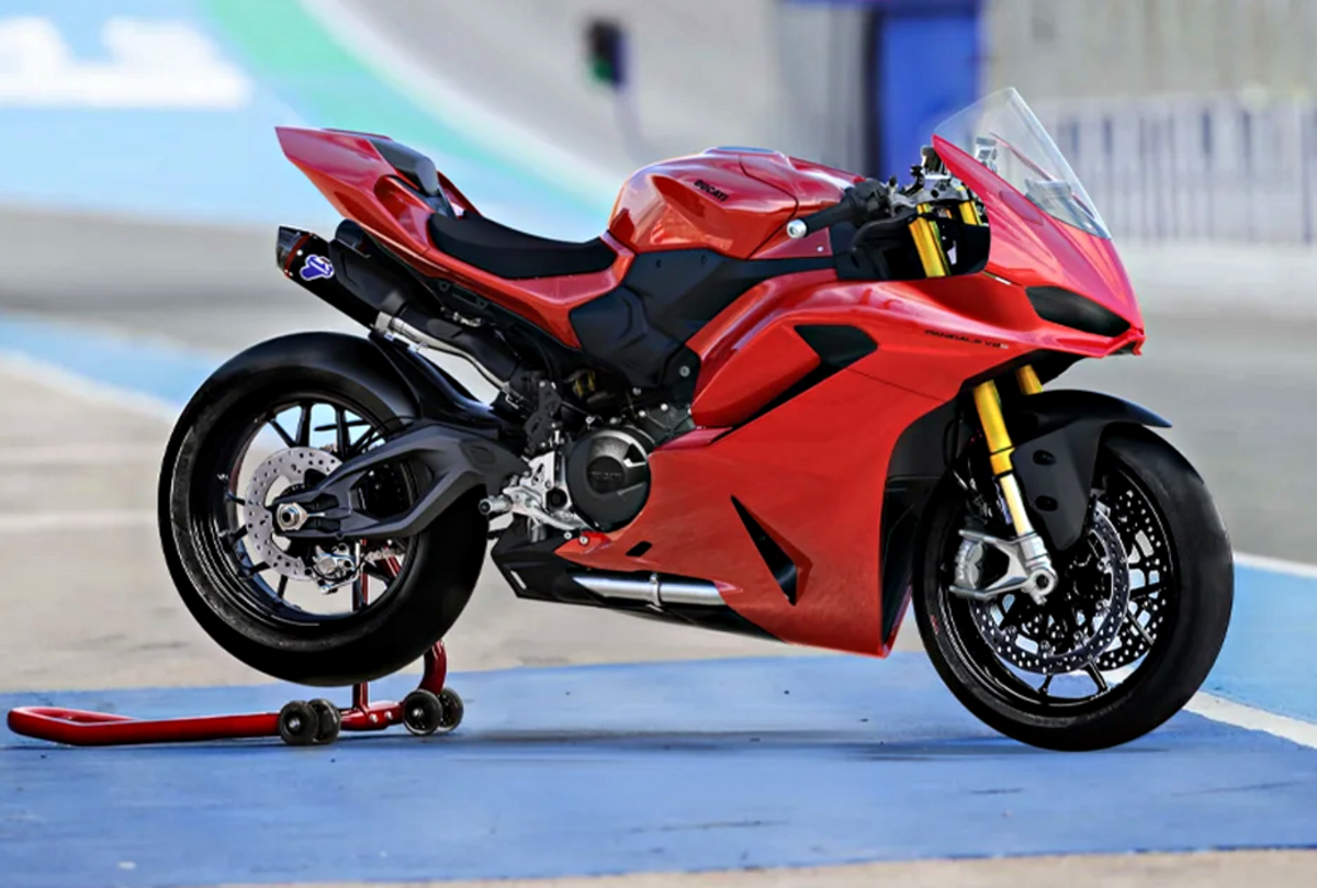 In stock in Italy. DUCATI 2025-2026 Panigale V2 Slip-On Exhaust 96482472AA Euro 5+ Approved. Termignoni DP 2025 Panigale V2.