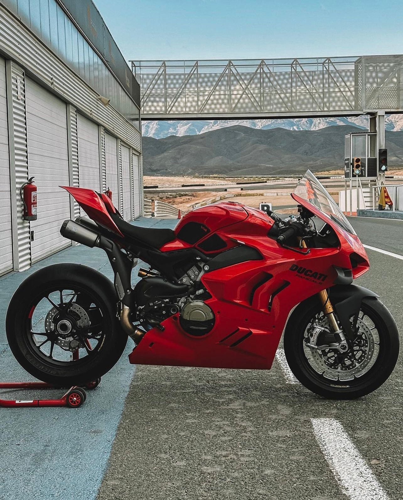 あすつく DUCATI CORSE ブレーキ フルード リザーバー タンク カバー Panigale V4 パニガーレ ドゥカティ パフォーマンス正規純正品 97980711A