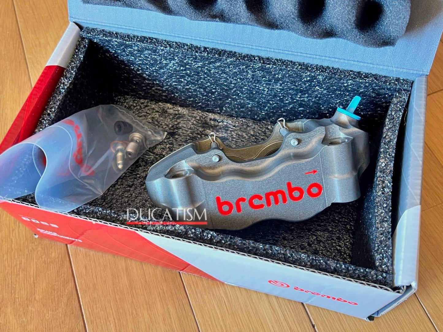 brembo 純レーシング CNC ラジアル P4 CNCキャリパー 100p XA7.89.10/ XA7.89.11 ハードアルマイト ブレンボ純正品 DUCATI