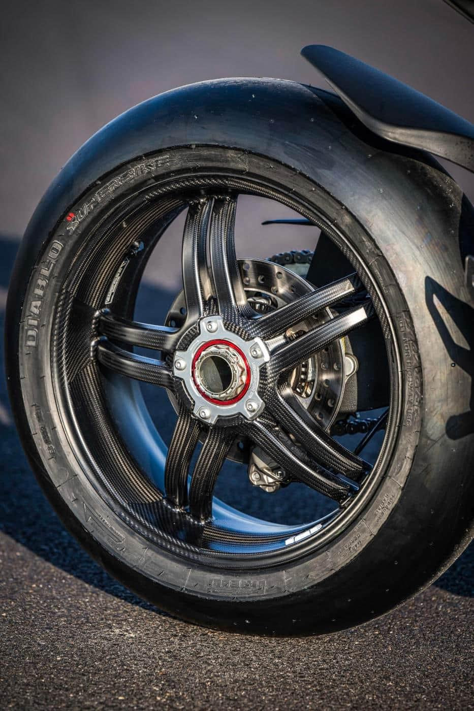 DUCATI PanigaleV4SP2 SP Superleggera Genuine Carbon Rear Wheel Made in Italy V4/V4S/V4R Panigale StreetFighterV4 502P2301AA