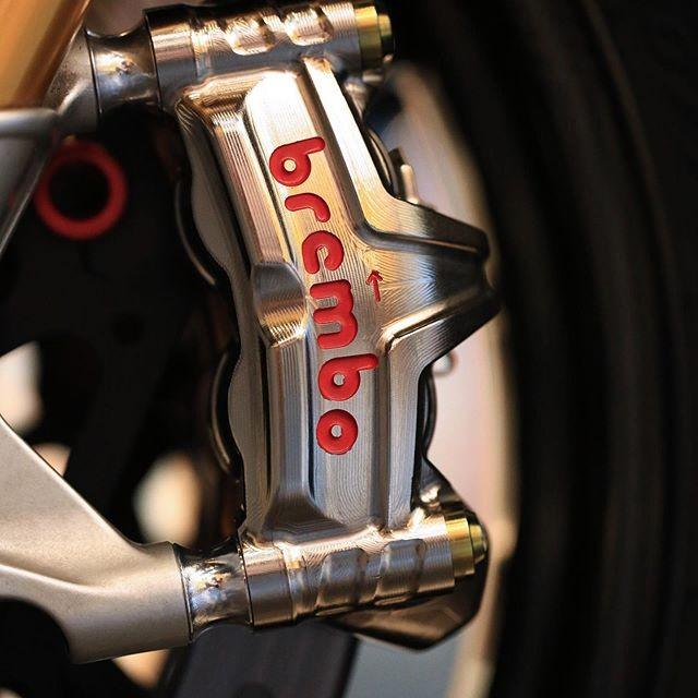 イタリア在庫あり brembo GP4-MS HPラジアル モノブロック CNCキャリパー 左右set ニッケルコート 100mmピッチ 220.D600.10 ブレンボ レーシング DUCATI 220d60010