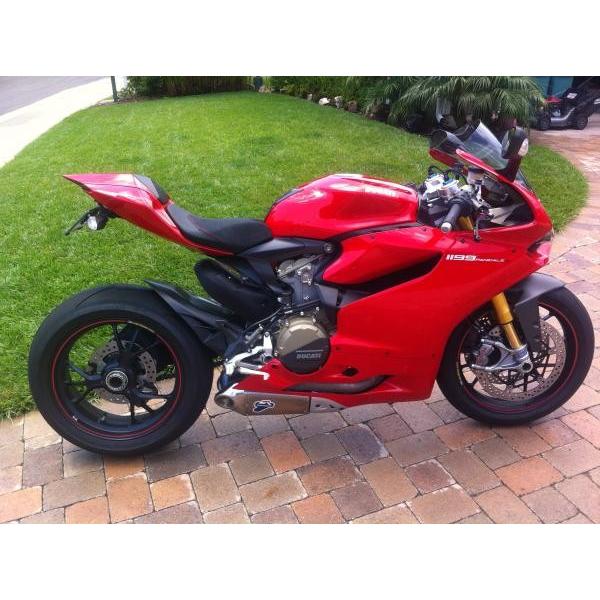 あすつく DUCATI パニガーレ 1299/1199/959/899 Panigale コンフォート ライダーシート +25mm シート 96797110B ドゥカティ DP純正品