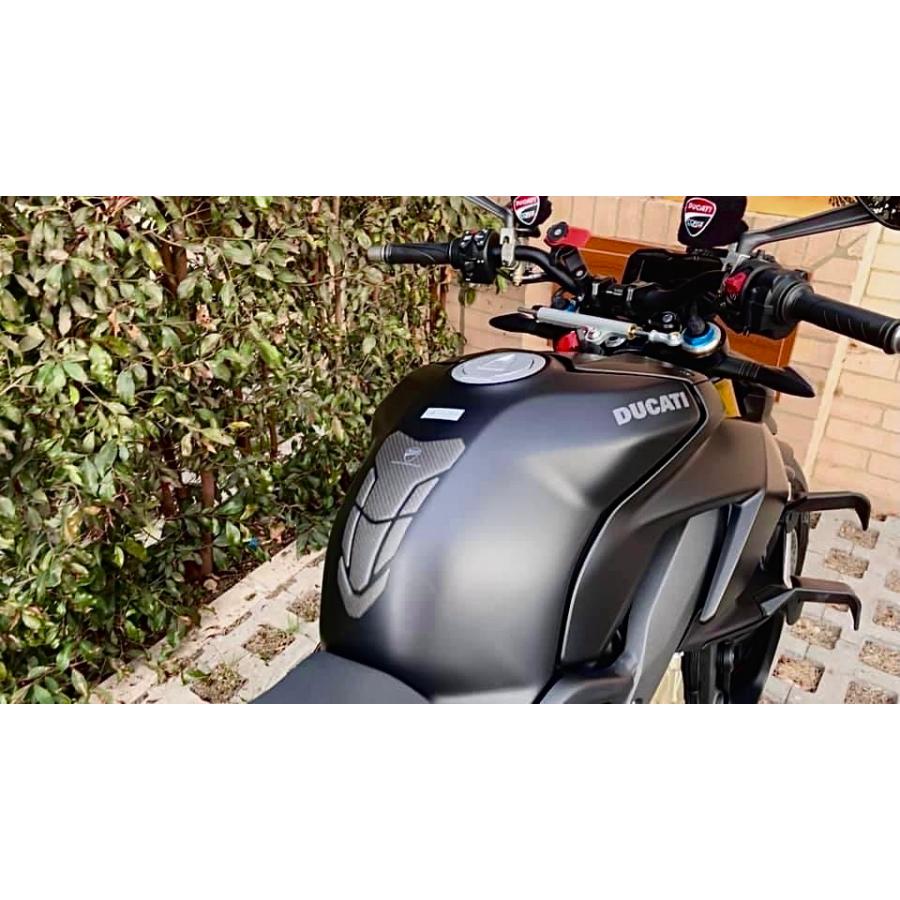 DUCATI Panigale V4フューエルタンク カーボン プロテクター ガード 97480161A ストリートファイターV4 Rizoma