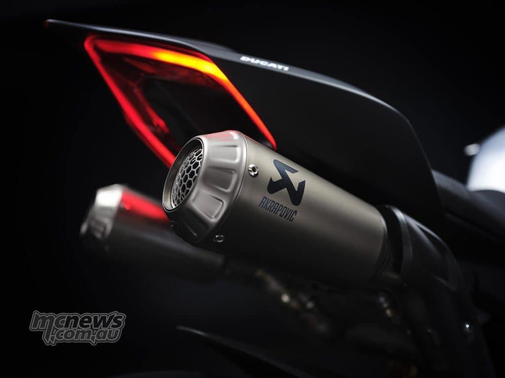 stock in Italy DUCATI Street Fighter V4/V4SP2 Titanium Full Exhaust Akrapovic StreetFighterV4 Akrapovic 96482251AA Ducati DP Genuine