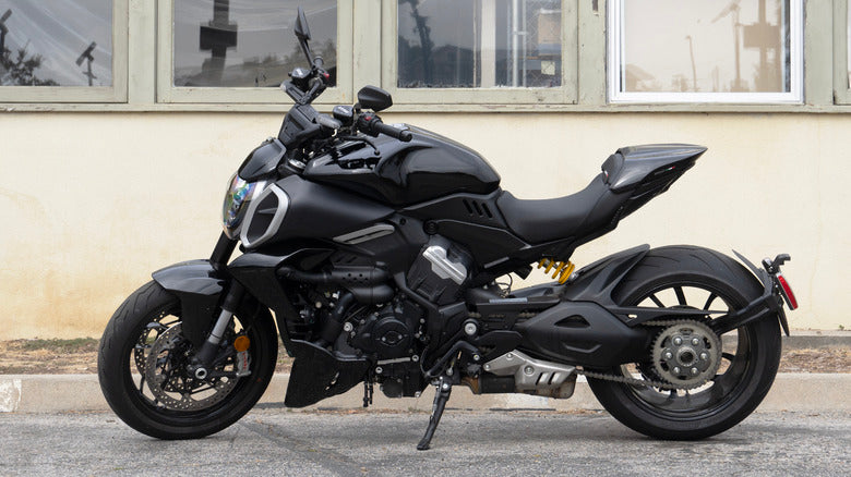 DUCATI Diavel V4 Carbon Passenger Seat Cover 96981791AA Ducati Diavel V4