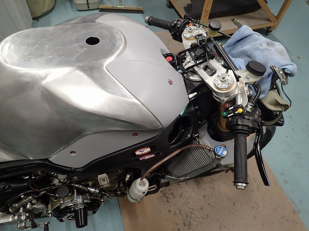 Aluminum Tank Racing 8-resistant 22L Tank for DUCATI Panigale V4 One or eight by Shiroyama 001 (Beater)