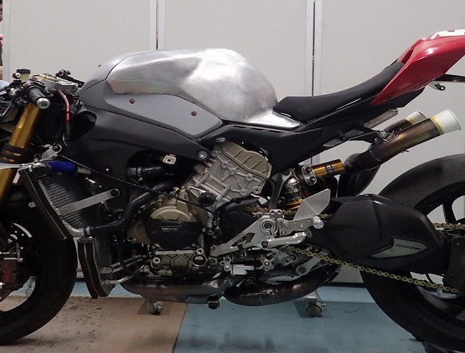 アルミタンク DUCATI Panigale V4 用レーシング 8耐22Lタンク One or eight by Shiroyama 001 (Beater)
