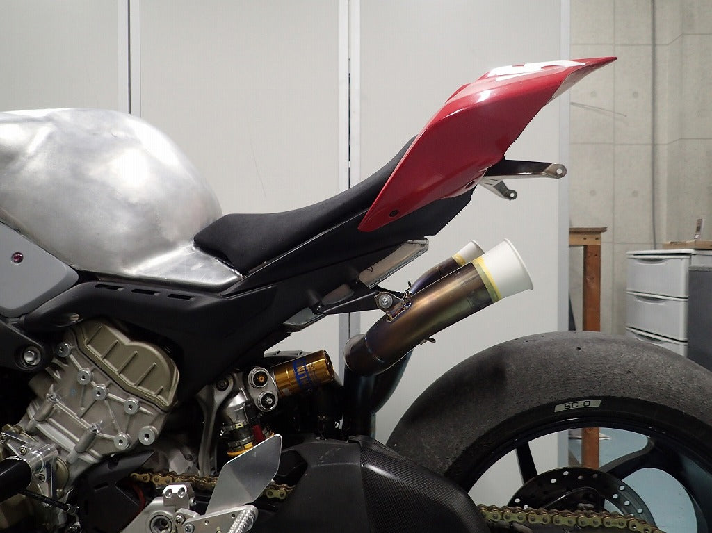 アルミタンク DUCATI Panigale V4 用レーシング 8耐22Lタンク One or eight by Shiroyama 001 (Beater)