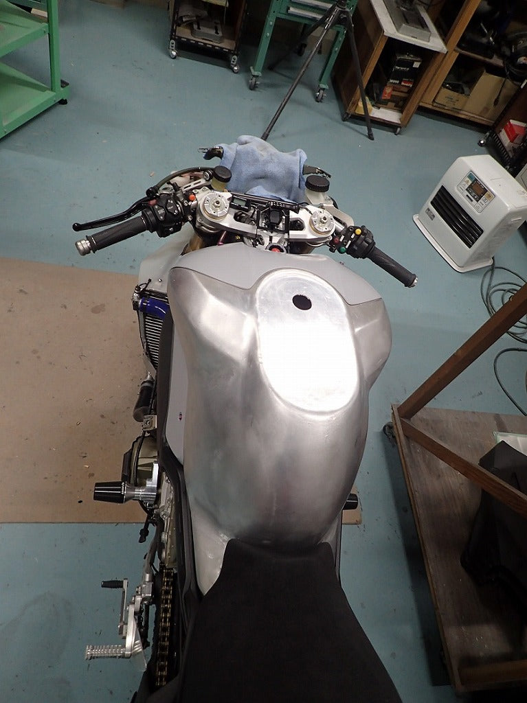 アルミタンク DUCATI Panigale V4 用レーシング 8耐22Lタンク One or eight by Shiroyama 001 (Beater)