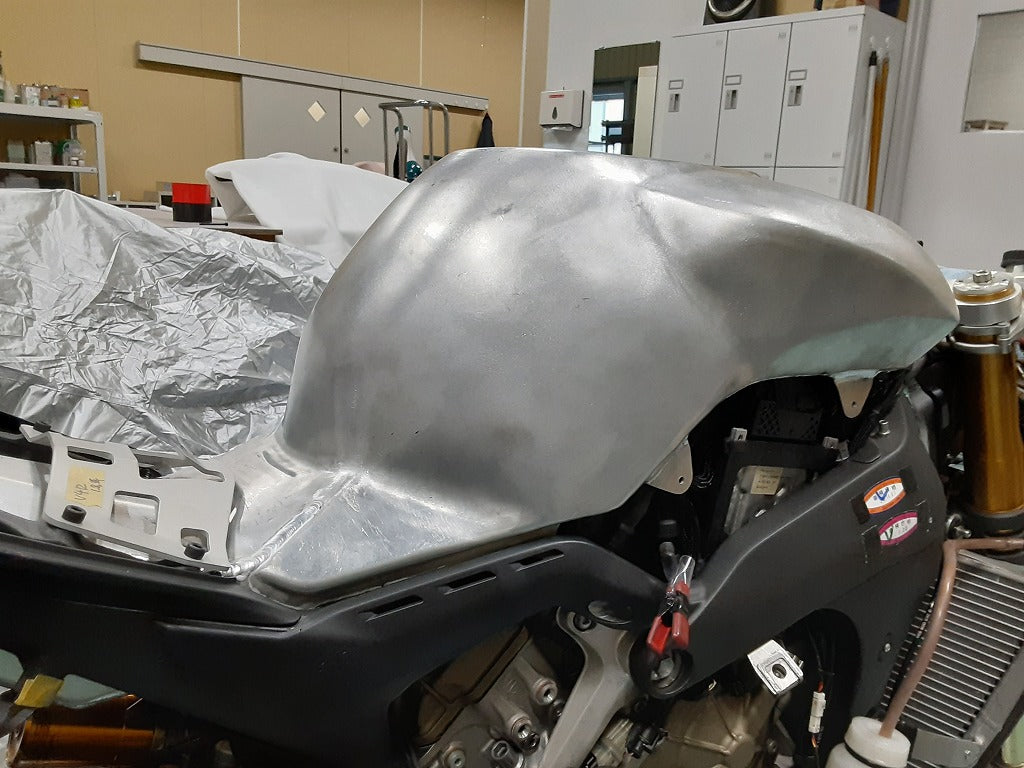 アルミタンク DUCATI Panigale V4 用レーシング 8耐22Lタンク One or eight by Shiroyama 001 (Beater)