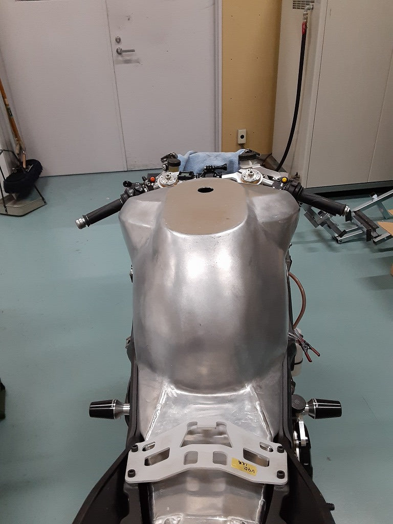 アルミタンク DUCATI Panigale V4 用レーシング 8耐22Lタンク One or eight by Shiroyama 001 (Beater)