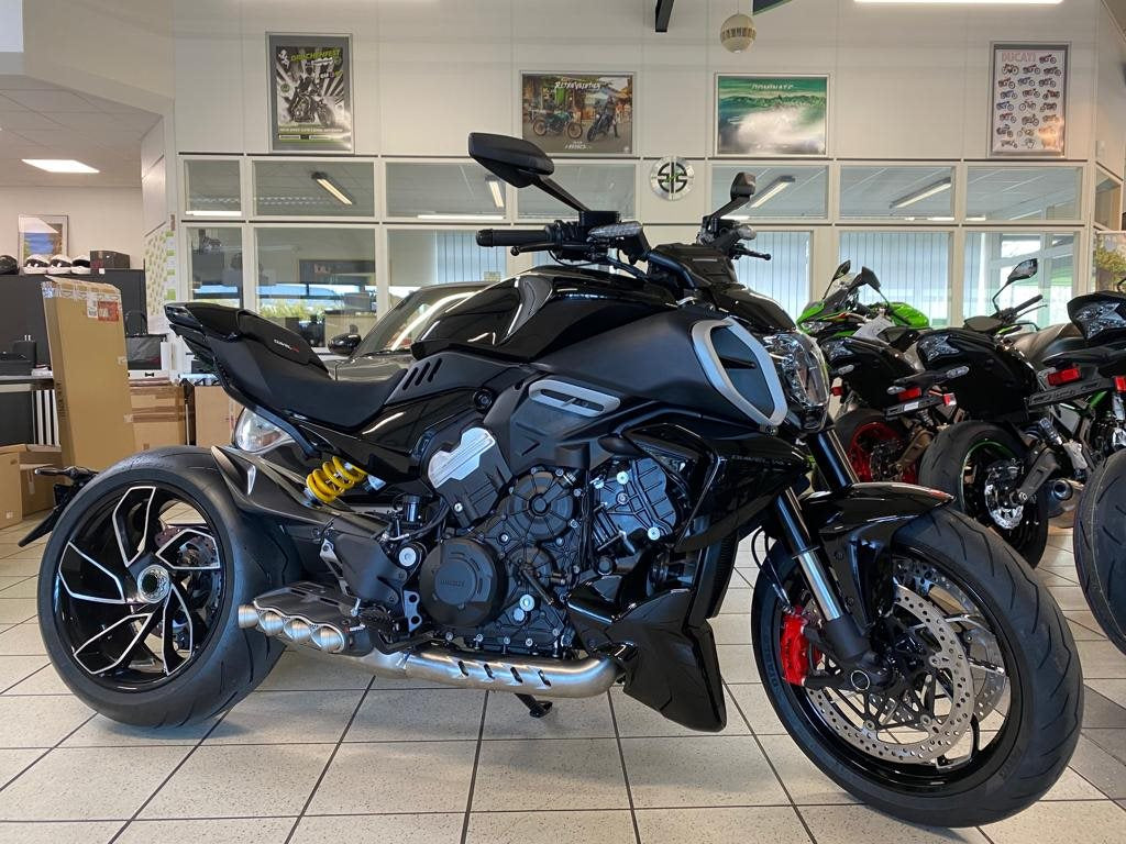 DUCATI Diavel V4 カーボン製リアマッドガード 96981581AA ドゥカティ ディアベルV4 リアフェンダー
