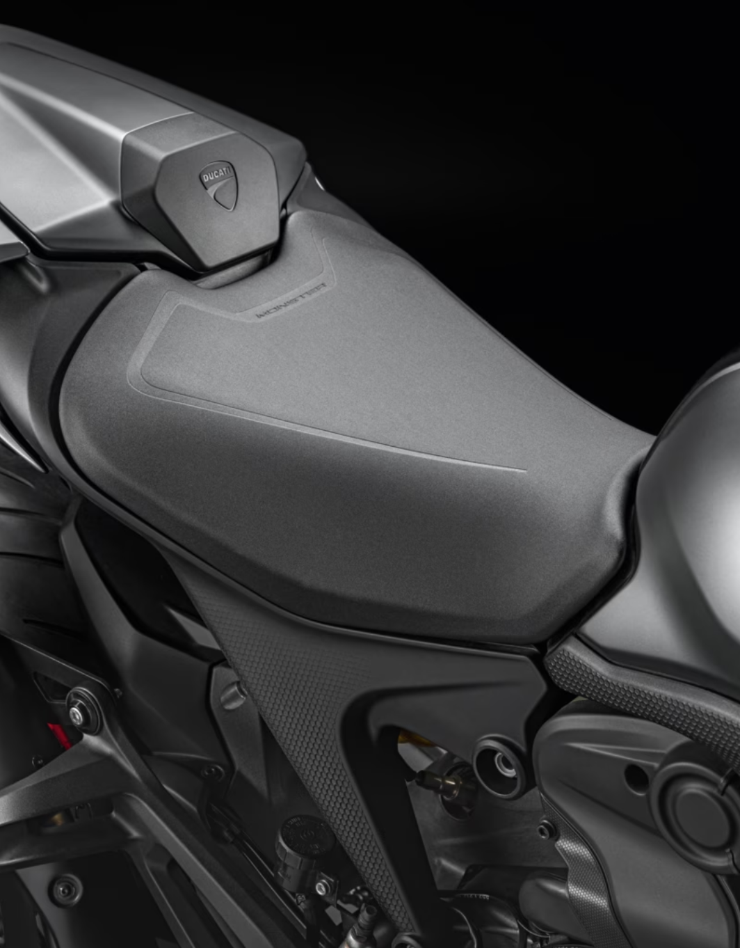 DUCATI Monster 937 950 ハイシート ドゥカティ モンスター ブラック DUCATI Monster 937 950 ハイシート ドゥカティ モンスター ブラック