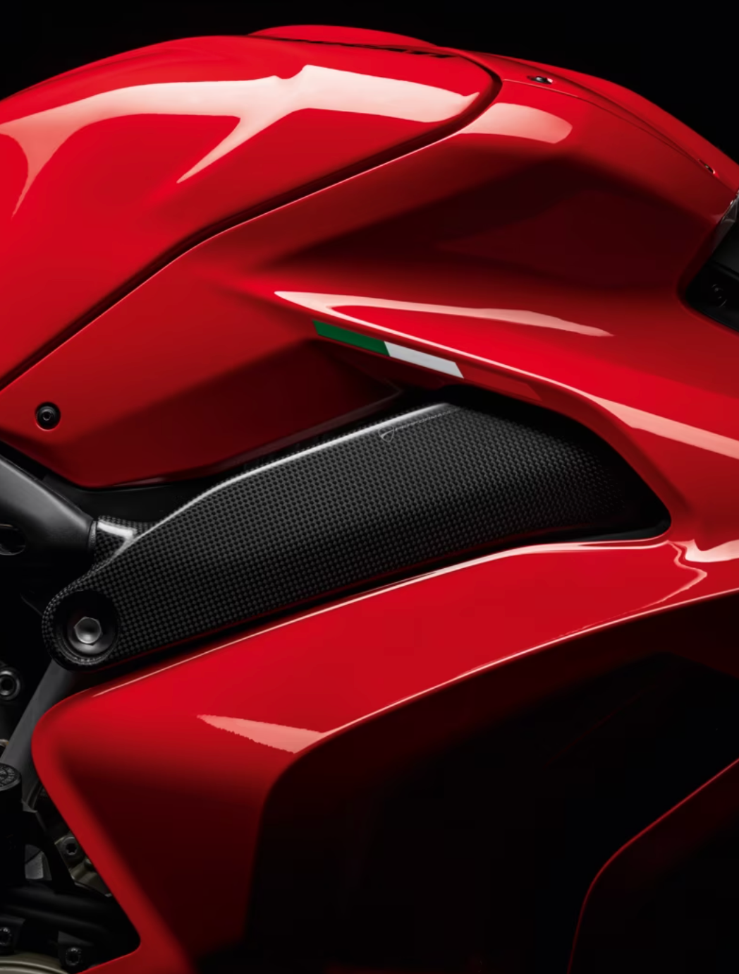 イタリア在庫あり DUCATI パニガーレV4 カーボン製フレームカバー イタリア在庫あり DUCATI パニガーレV4 カーボン製フレームカバー