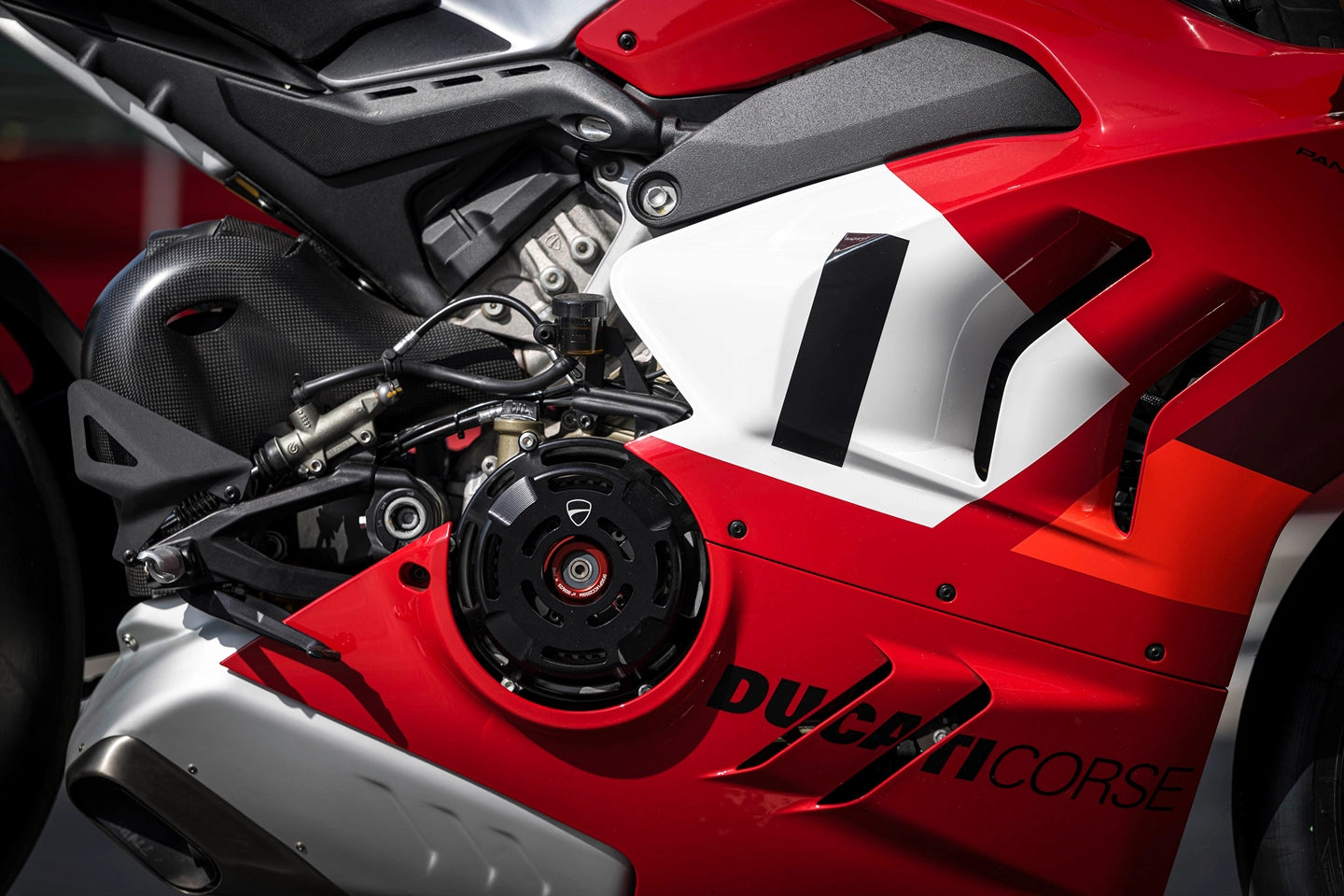 DUCATI パニガーレ V4R 2023-2024 カーボン製ヒートガードドゥカティ DUCATI パニガーレ V4R 2023-2024 カーボン製ヒートガードドゥカティ