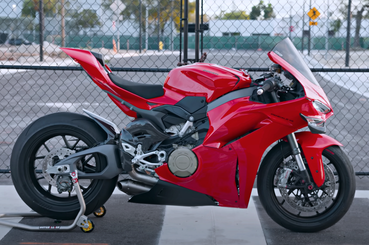 DUCATI 2025-2026 Panigale V4 カーボン製 リアフェンダー リア DUCATI 2025-2026 Panigale V4 カーボン製 リアフェンダー リア