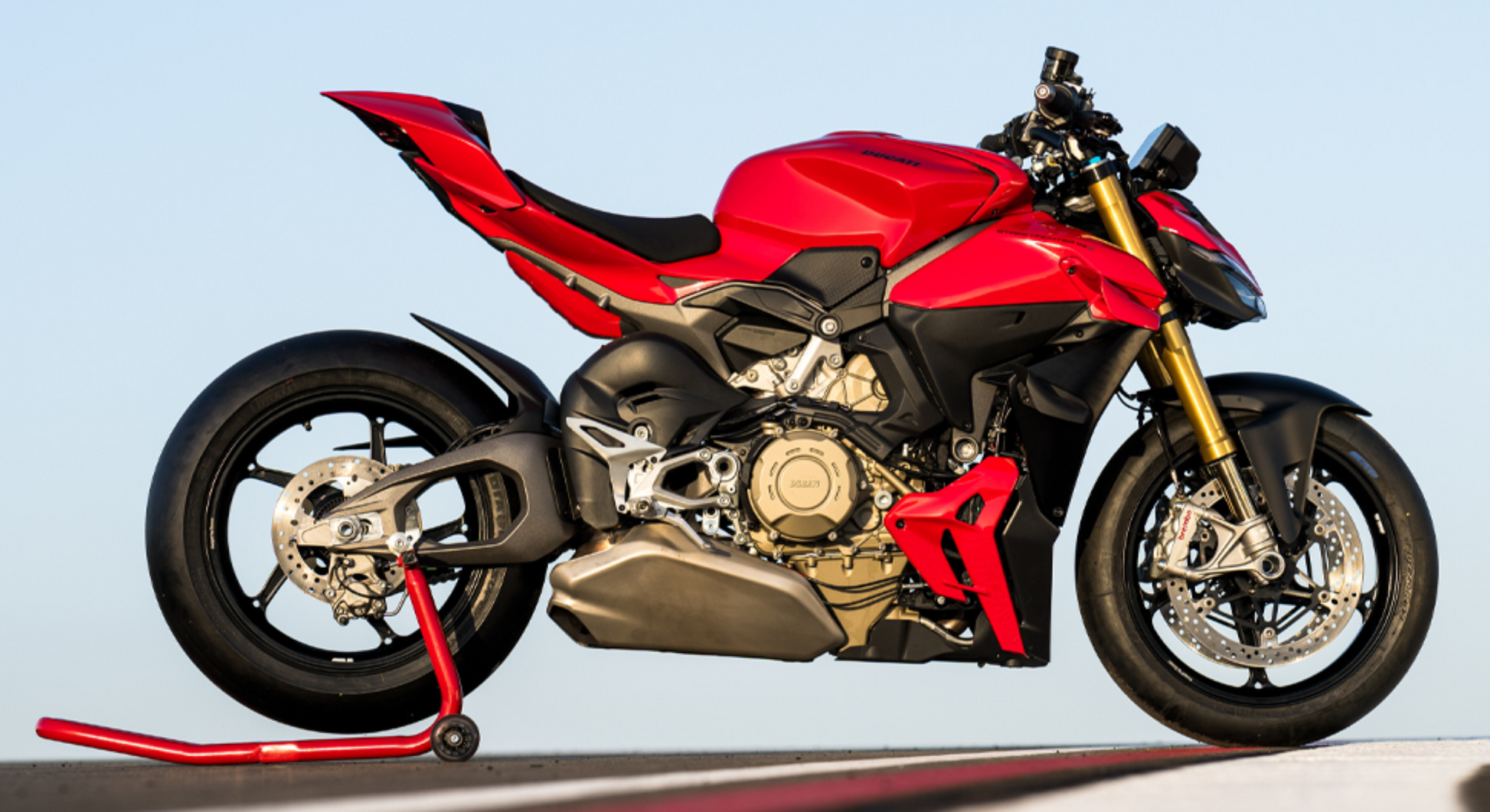 DUCATI 2025-2026 StreetFighter V4 カーボン製 ヒールガード DUCATI 2025-2026 StreetFighter V4 カーボン製 ヒールガード