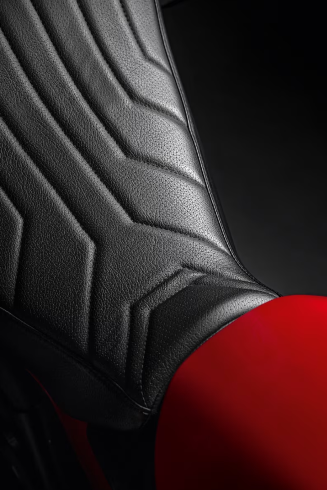 DUCATI Diavel V4 2023-2024 Premium Rider Seat Genuine Leather 96881231AA