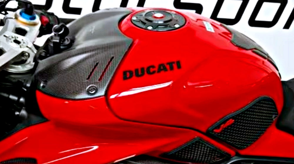 In stock DUCATI Panigale V4 2022-2023 carbon fiber tank cover Ducati  Panigale DUCATI performance regular genuine product 96981492AA
