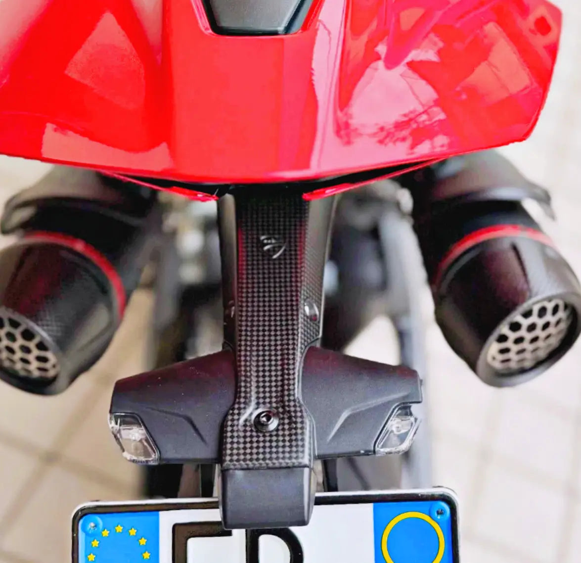 あすつく DUCATI 2025-2026 Panigale V4 V4R V2 カーボン製ナンバー あすつく DUCATI 2025-2026 Panigale V4 V4R V2 カーボン製ナンバー