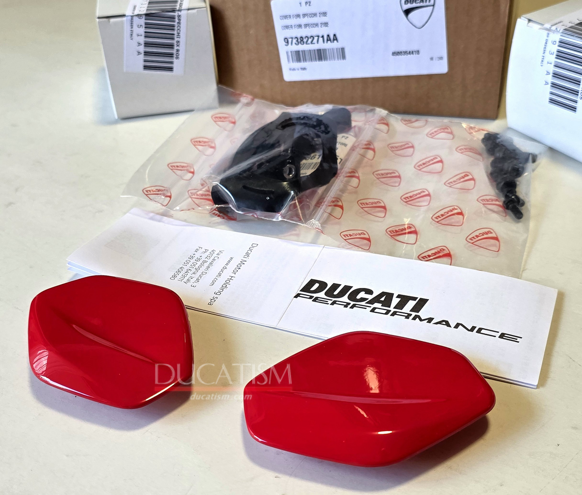 あすつく DUCATI 2025-2026 Panigale V2 ミラーホールカバー DP純正 あすつく DUCATI 2025-2026 Panigale V2 ミラーホールカバー DP純正