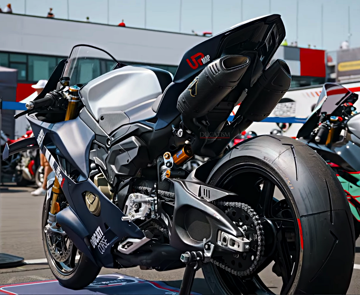 Worldwide Limited 100 DUCATI 2025-2026 PanigaleV4 D23109400BCC CENTENARIO CARBON-STAINLESS STEEL BLACK RACING FULL EXHAUST Termignoni