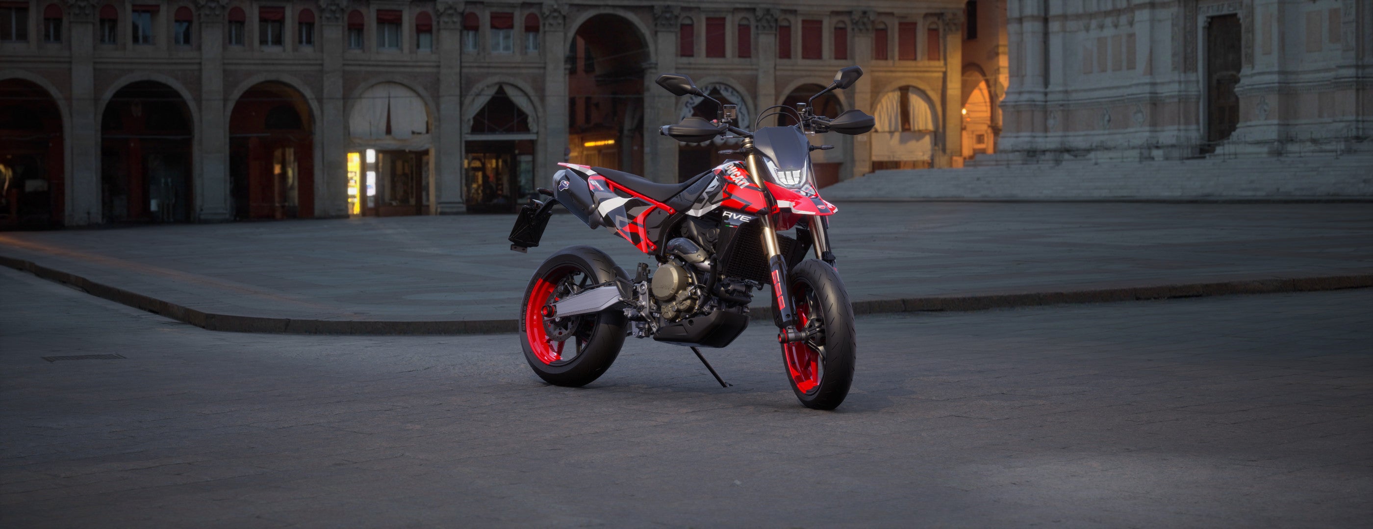 DUCATI HyperMotard698 MONO 2024 カーボン製ヘッドライトフェアリング ドゥカティ ハイパーモタード 698 9 –  DUCATISM