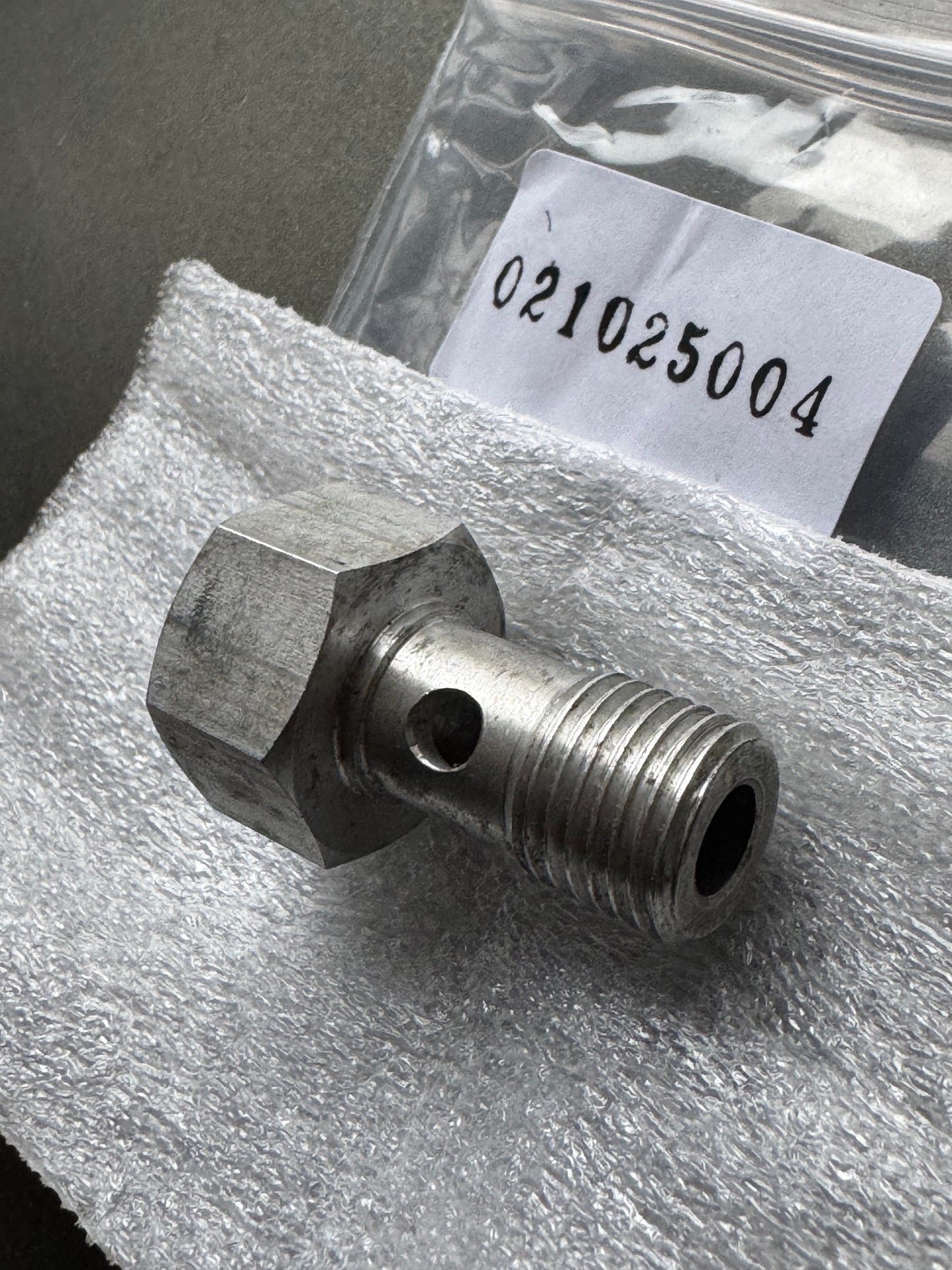 M14 Banjo Bolt, 10mm, with Oil Pressure Hole, for DUCATI 750F1, 400F3, Bimota DB1