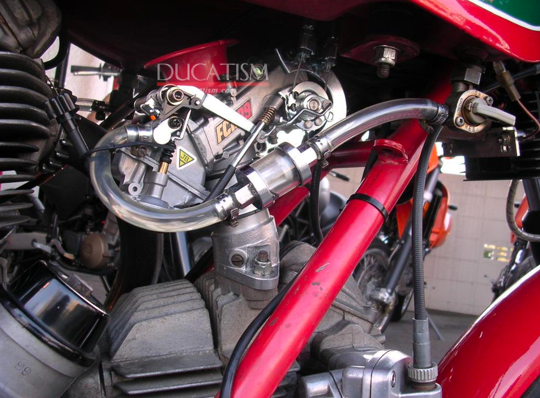 FCR39 FCR41 DUCATI Bevel ベベル 750SS/900SS/MHR用 キャブ、インマニ等、基本セット – DUCATISM