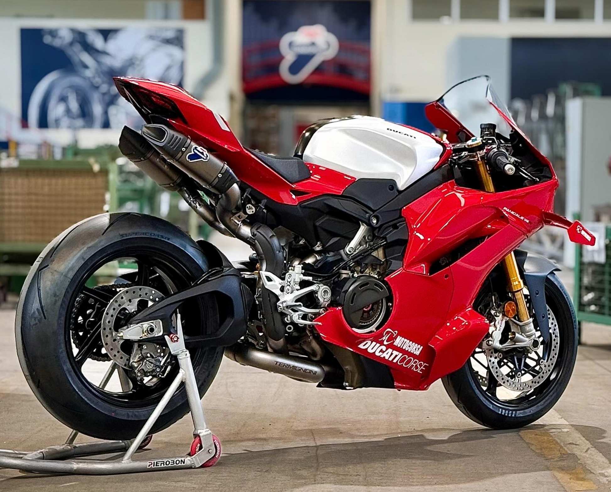イタリア在庫あり DUCATI 2025-2026 PanigaleV4 フルチタン イタリア在庫あり DUCATI 2025-2026 PanigaleV4 フルチタン