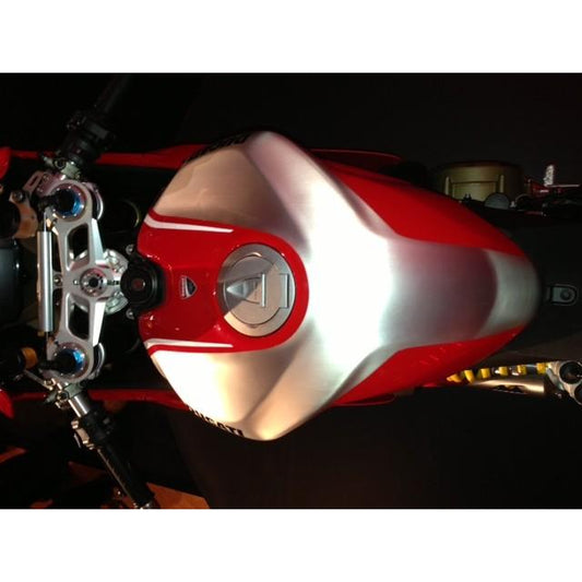 Beater aluminum tank painted Panigale1199R Hairline finish included Monitor special price Genuine decal fee + decal attachment + hard clear painting fee *Limited to simultaneous purchase with Beater tank